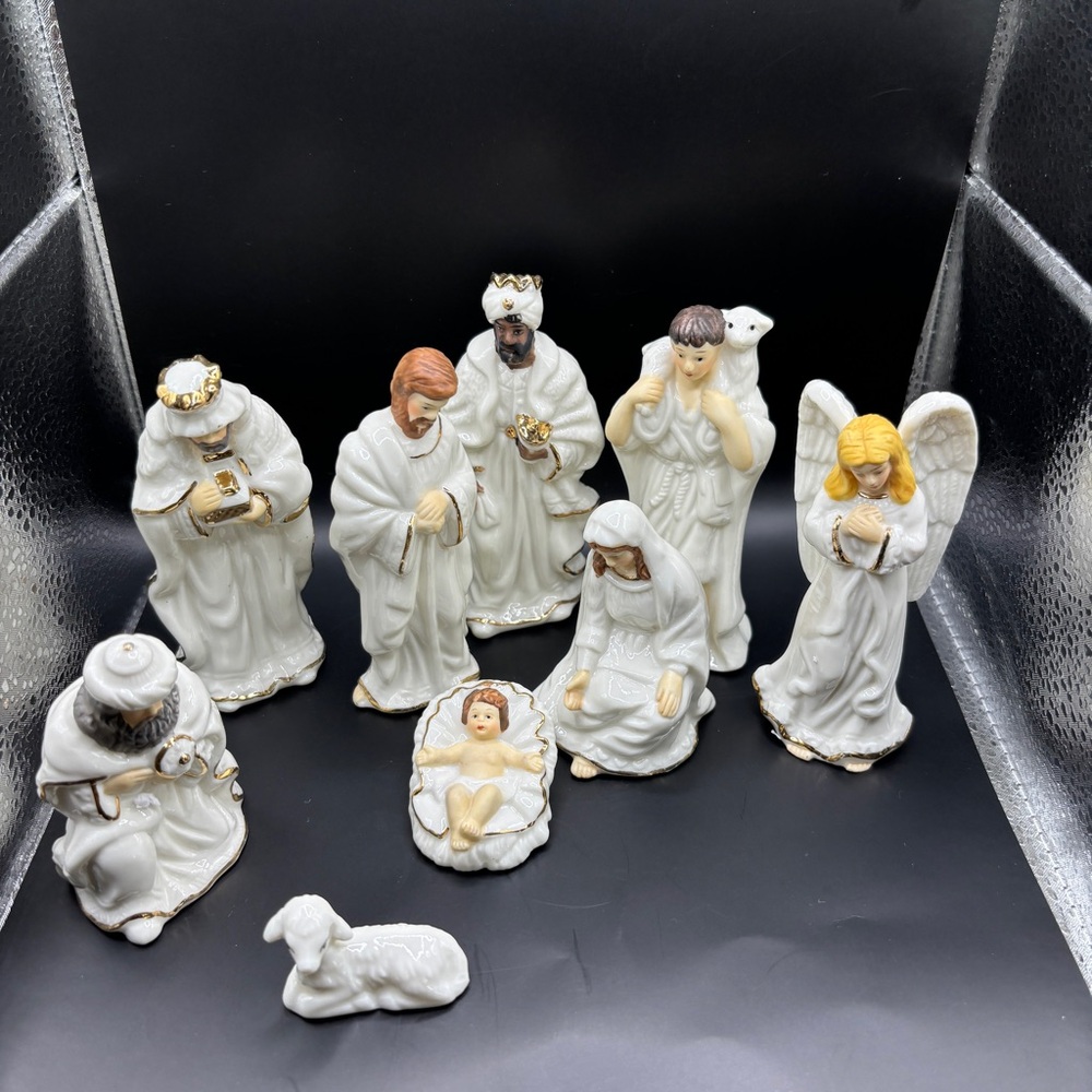 Galleria Fine Porcelain Nativity  9 Pc Set Figurine - Picture 4 of 13